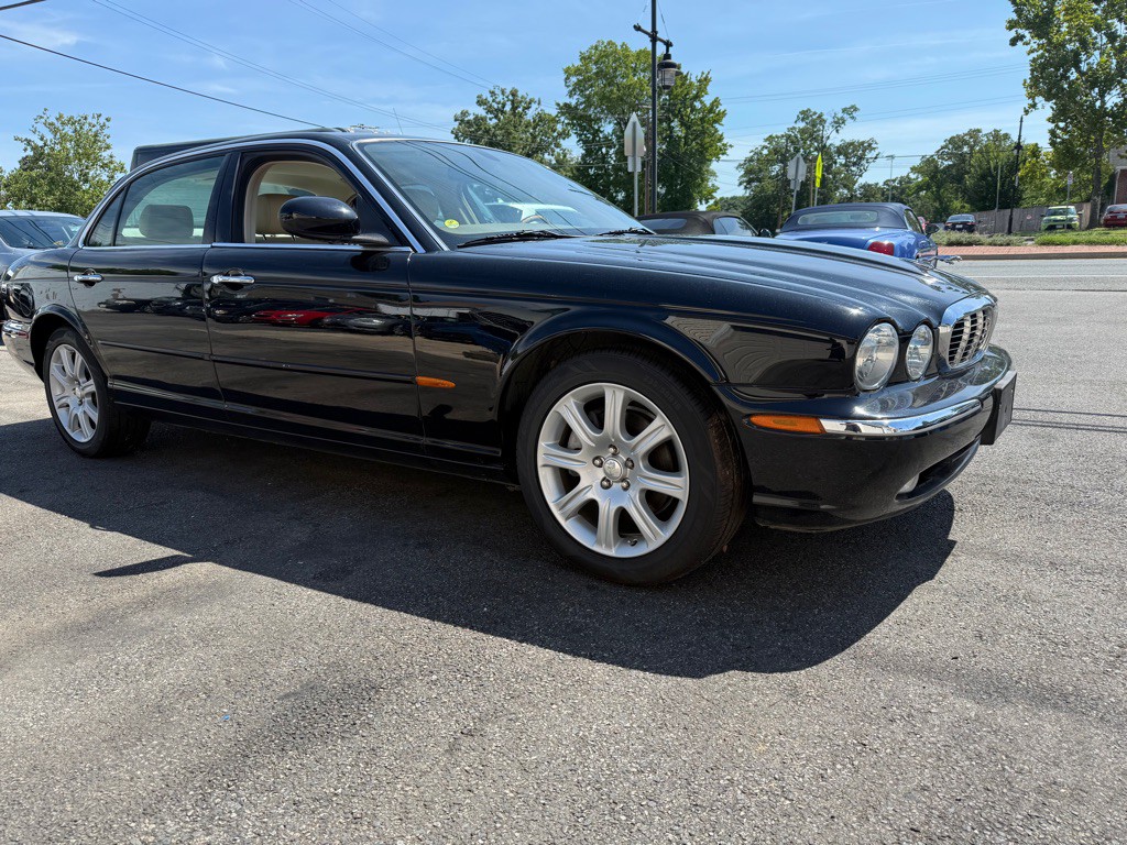 2005 Jaguar XJ Image 3