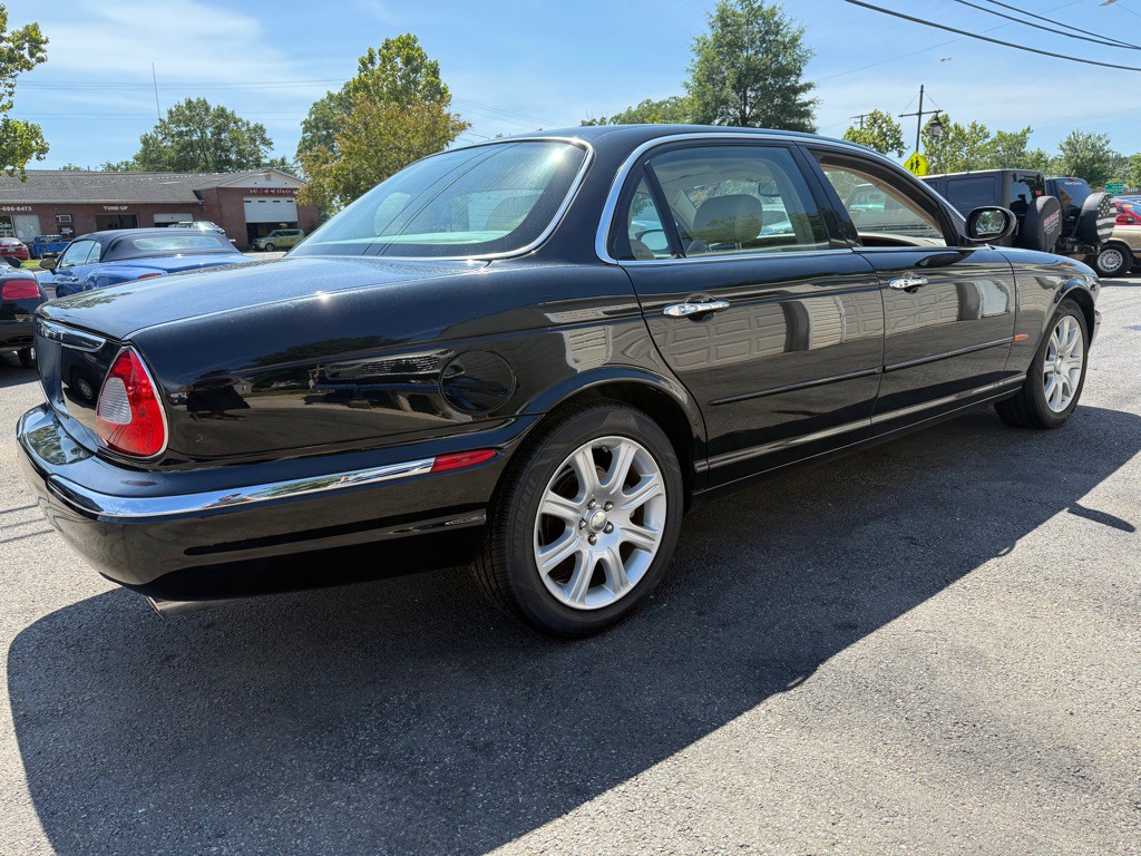 2005 Jaguar XJ Image 4