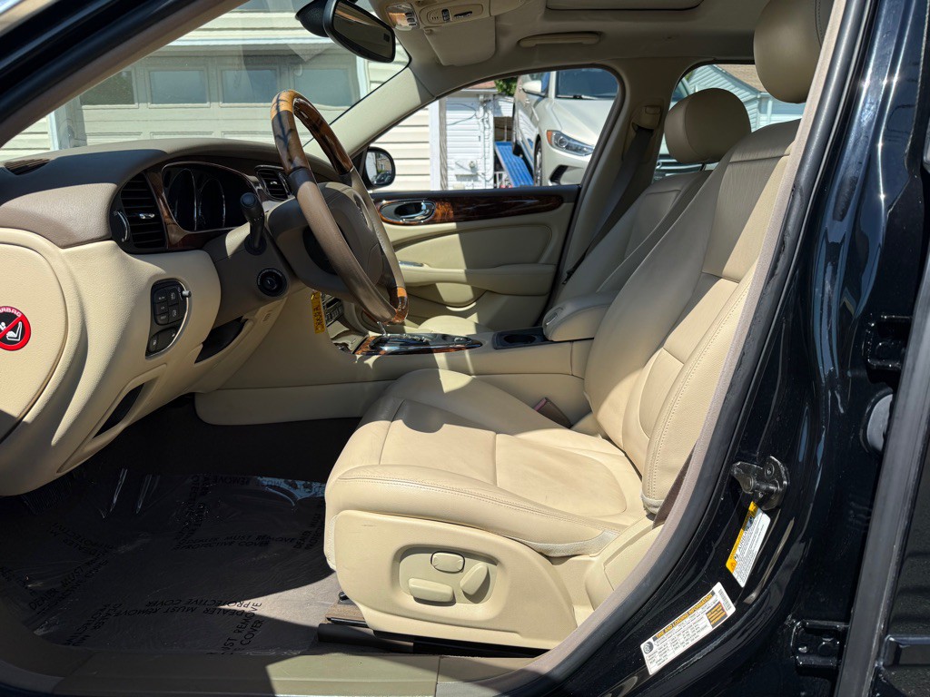 2005 Jaguar XJ Image 6
