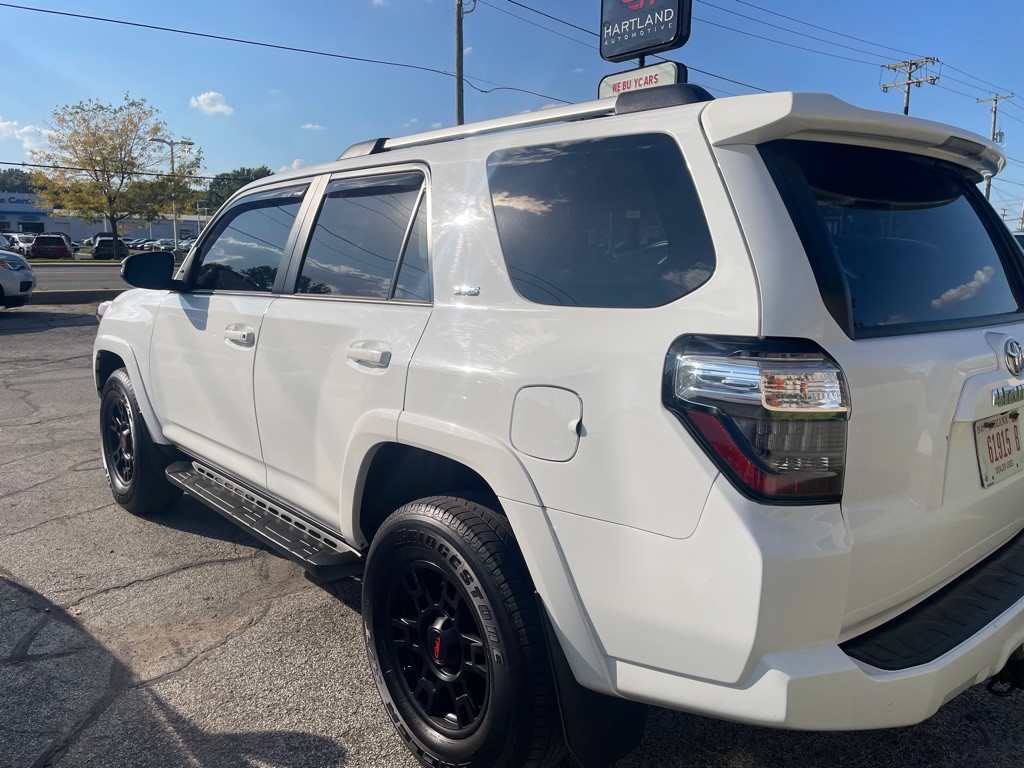 2021 Toyota 4Runner Image 3