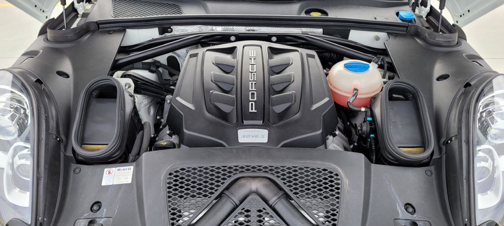 2015 Porsche Macan Image 9
