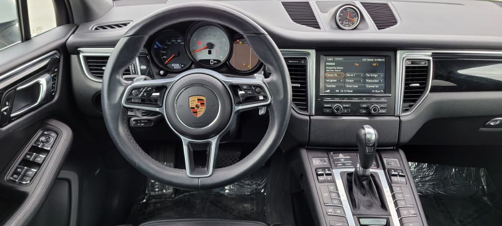 2015 Porsche Macan Image 11