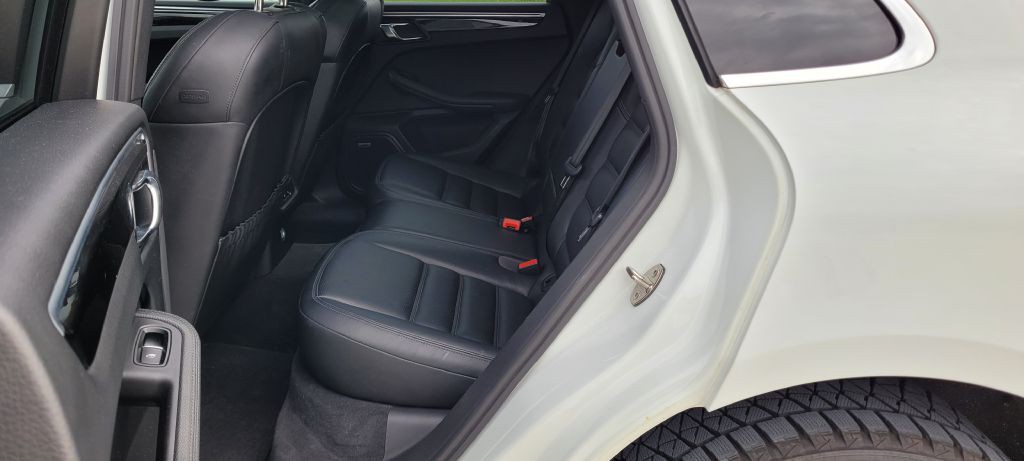 2015 Porsche Macan Image 14