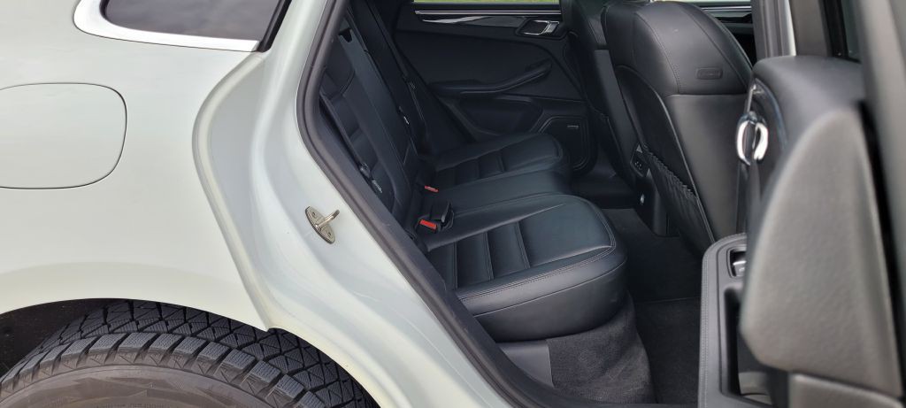 2015 Porsche Macan Image 15