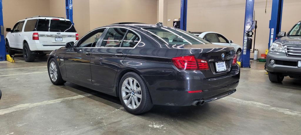 2013 BMW 5 Series Image 3