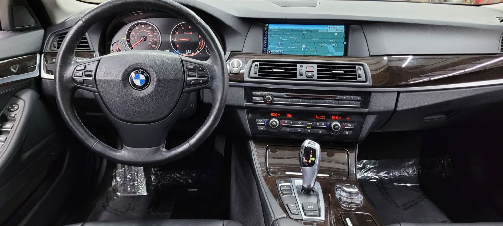 2013 BMW 5 Series Image 8