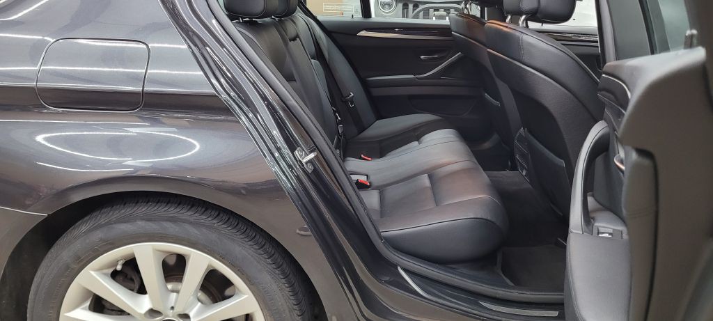 2013 BMW 5 Series Image 12