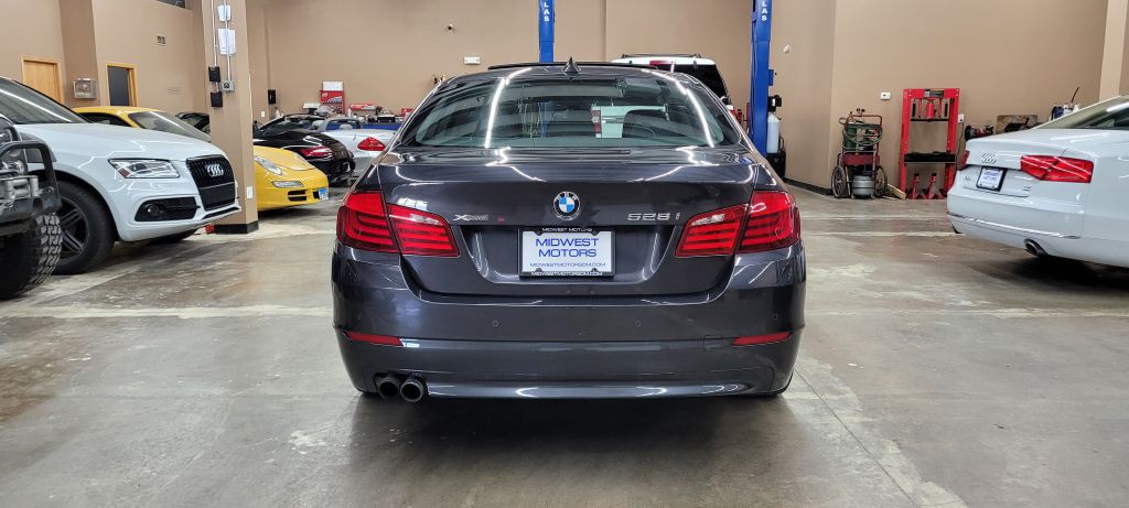 2013 BMW 5 Series Image 4