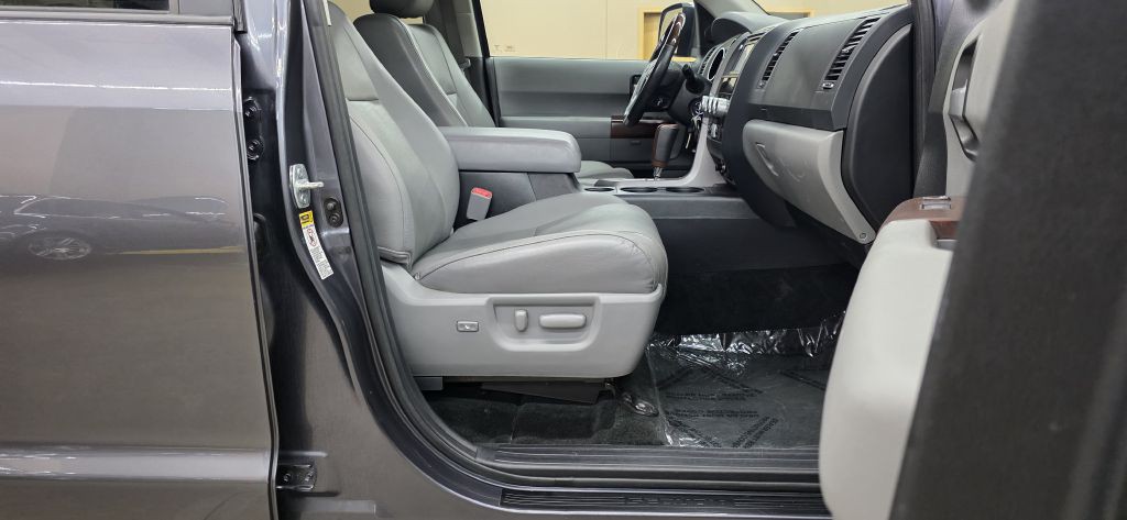 2014 Toyota Sequoia Image 10
