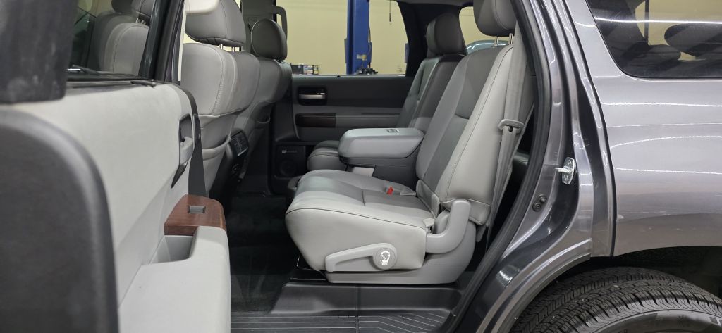 2014 Toyota Sequoia Image 11