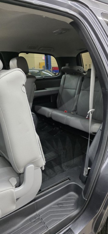 2014 Toyota Sequoia Image 13