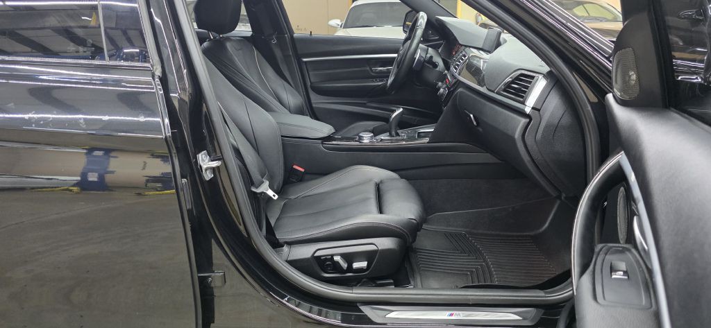 2016 BMW 3 Series Image 11