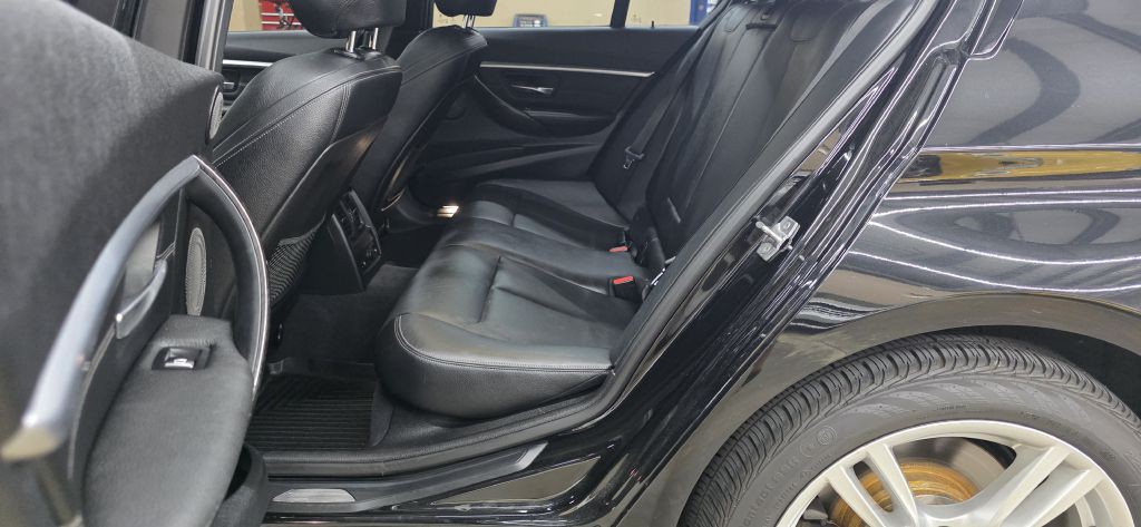 2016 BMW 3 Series Image 12