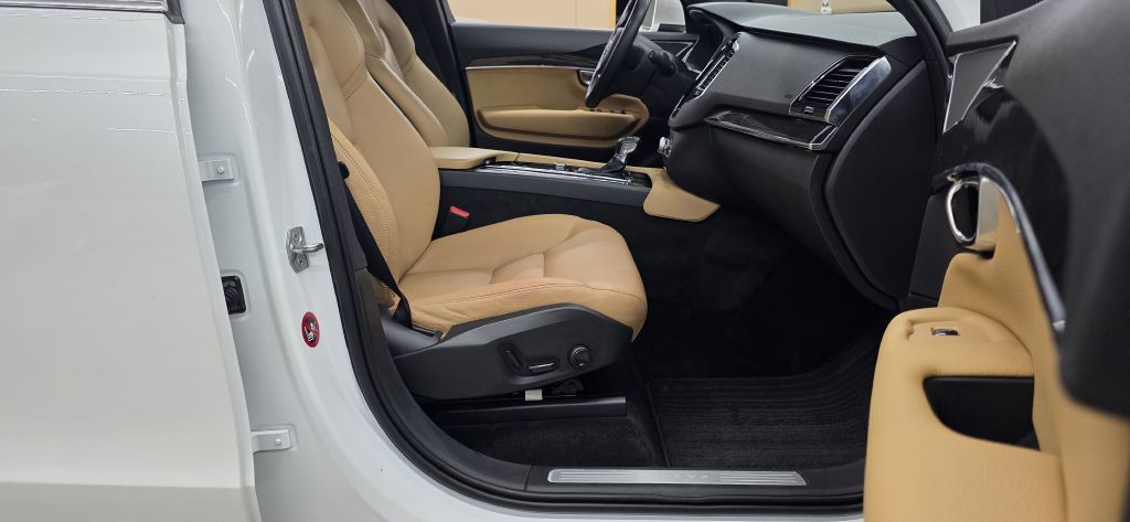 2018 Volvo XC90 Image 10