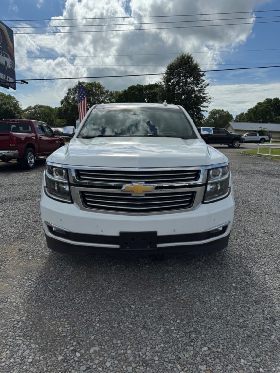 2016 Chevrolet Suburban Image 2