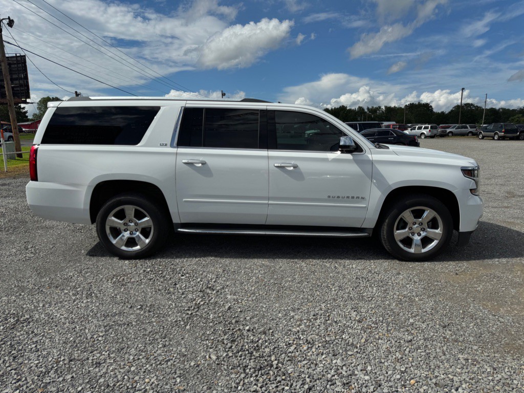 2016 Chevrolet Suburban Image 4