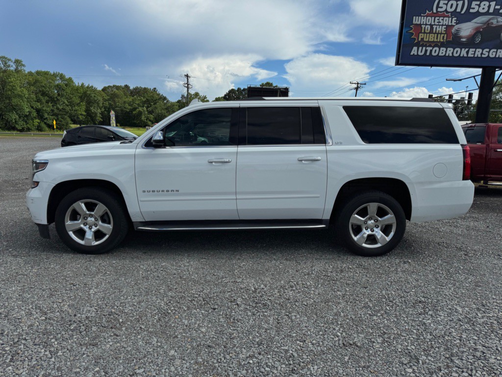 2016 Chevrolet Suburban Image 8