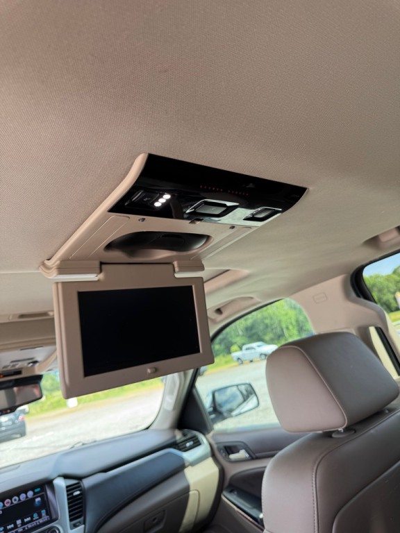 2016 Chevrolet Suburban Image 11