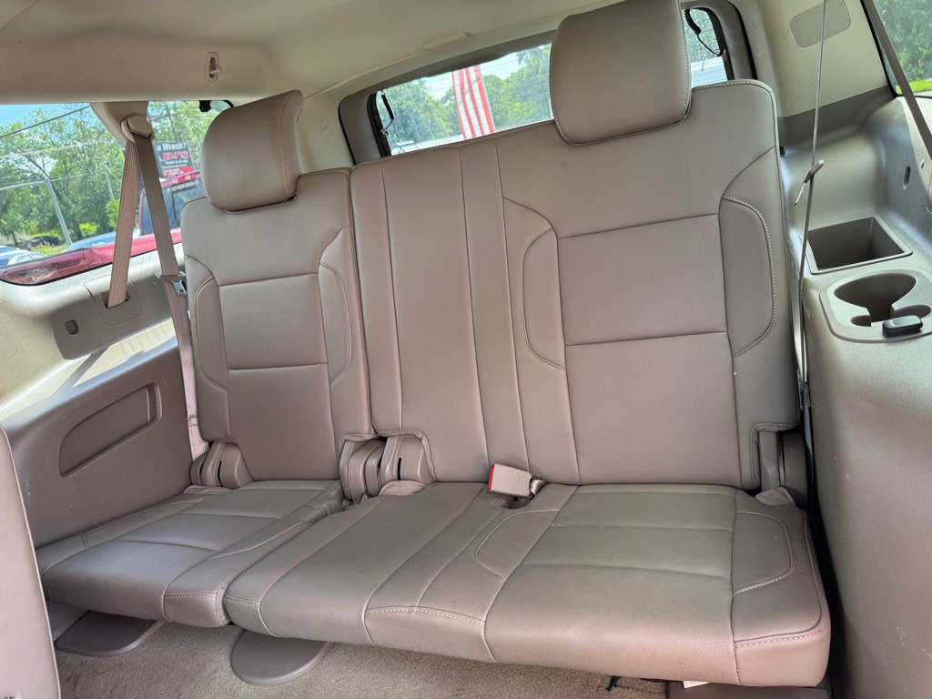 2016 Chevrolet Suburban Image 12