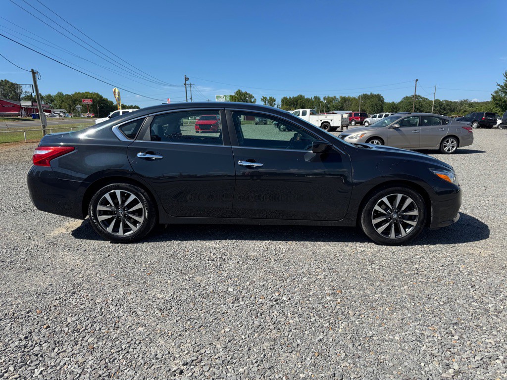 2017 Nissan Altima Image 4