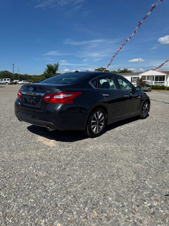 2017 Nissan Altima Image 5