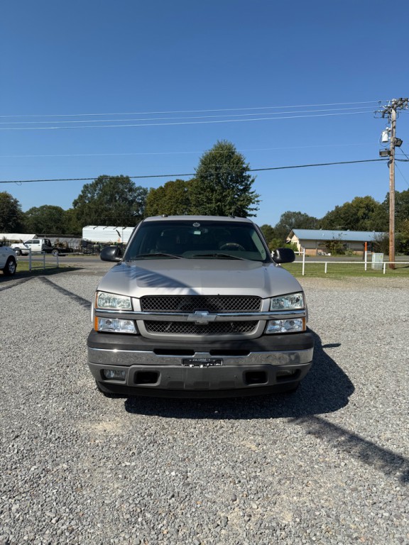 2005 Chevrolet Avalanche Image 2