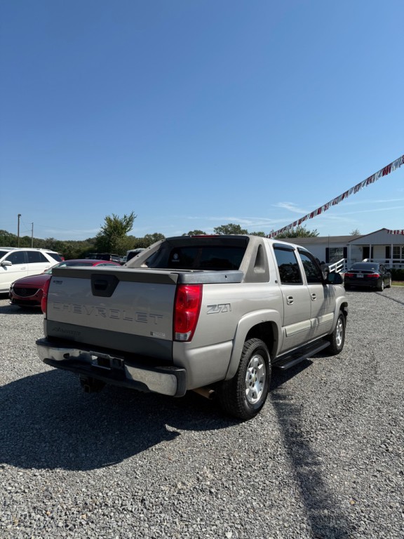 2005 Chevrolet Avalanche Image 4
