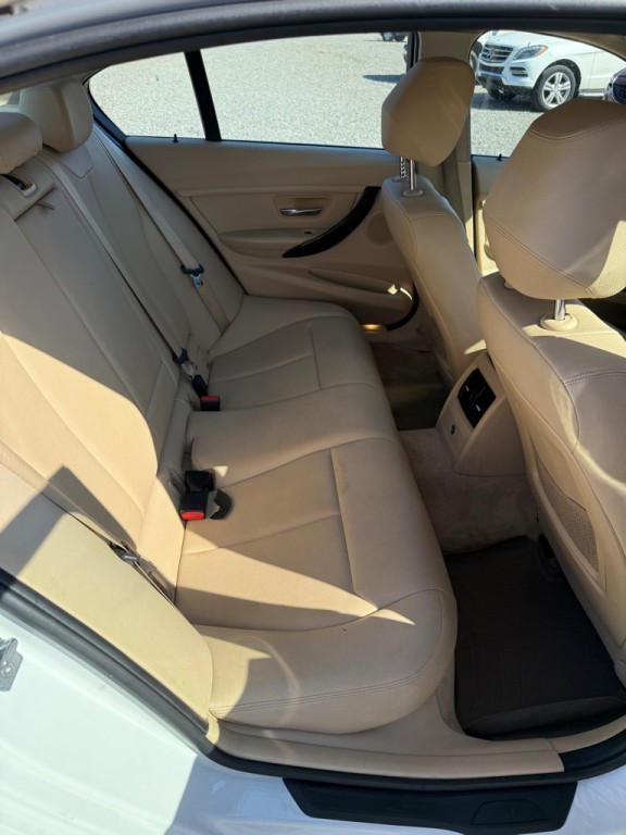 2015 BMW 3 Series Image 9
