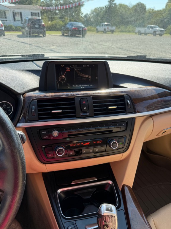 2015 BMW 3 Series Image 11
