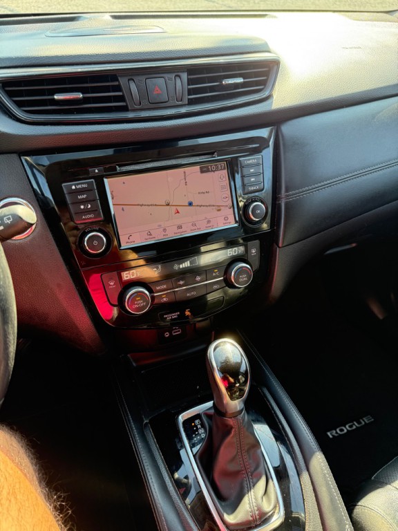 2018 Nissan Rogue Image 13