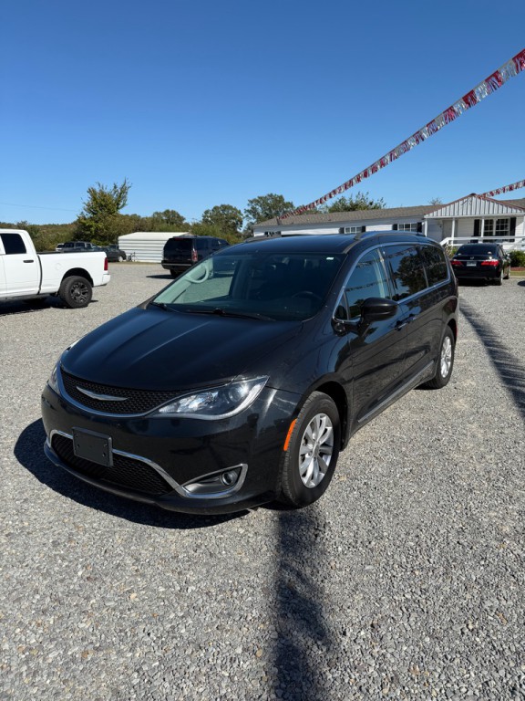 2018 Chrysler Pacifica Image 1