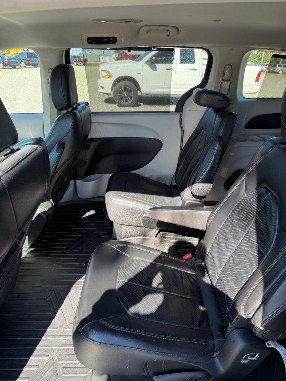2018 Chrysler Pacifica Image 8