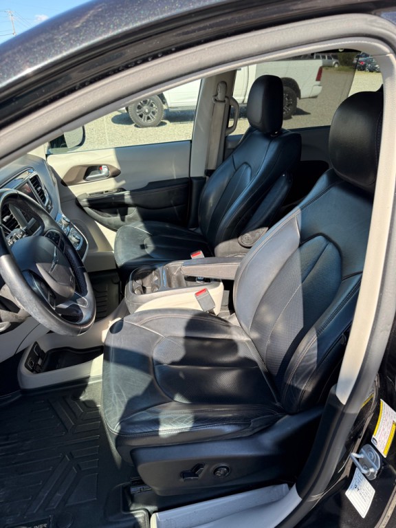 2018 Chrysler Pacifica Image 9