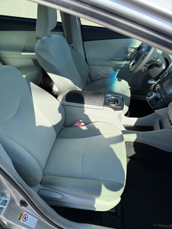2014 Toyota Prius Image 11