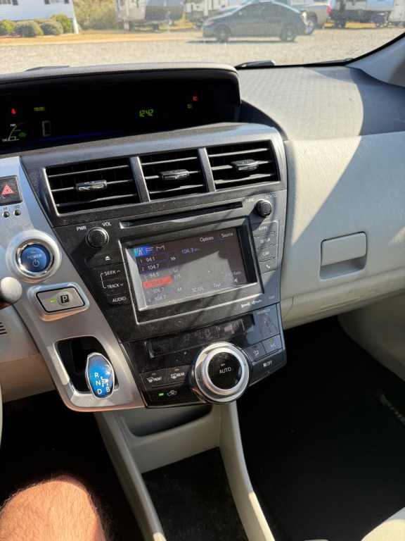 2014 Toyota Prius Image 12