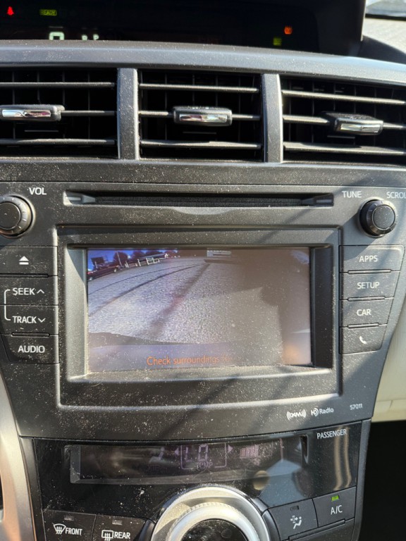 2014 Toyota Prius Image 13