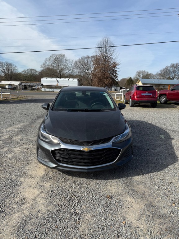 2019 Chevrolet Cruze Image 2
