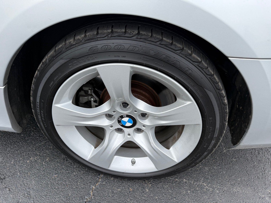 2012 BMW 3 Series Image 11