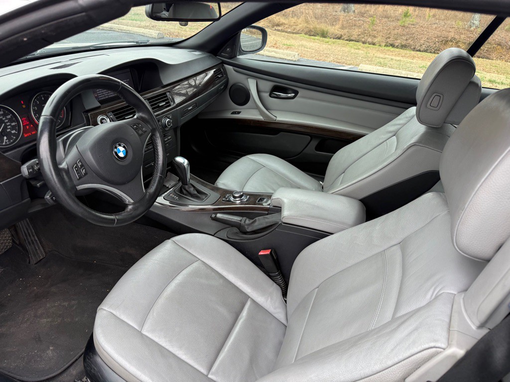 2012 BMW 3 Series Image 12