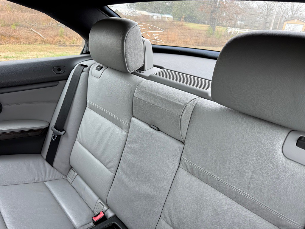 2012 BMW 3 Series Image 15