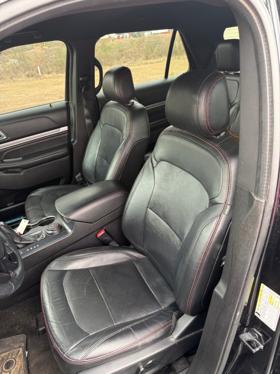 2016 Ford Explorer Image 12