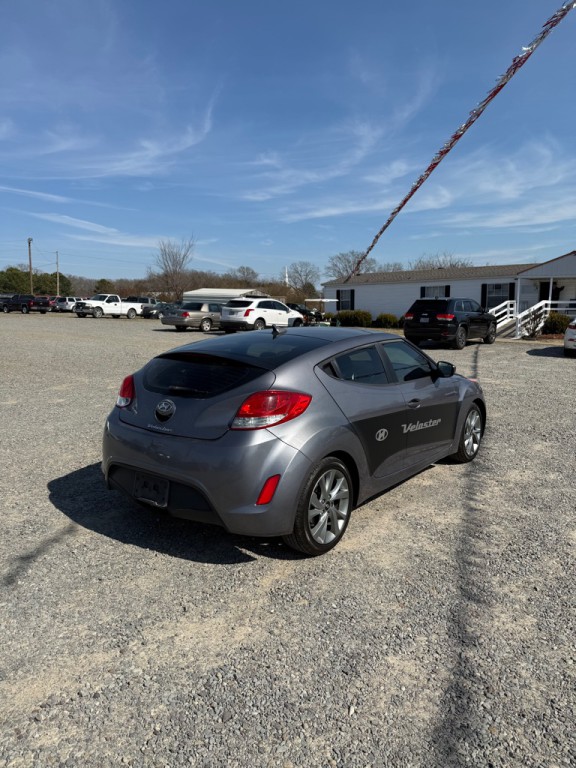 2016 Hyundai Veloster Image 4