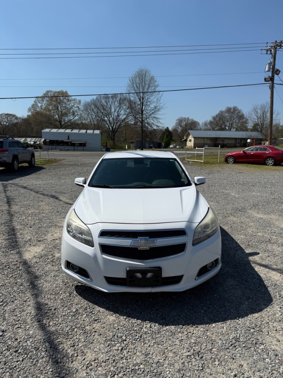 2013 Chevrolet Malibu Image 2