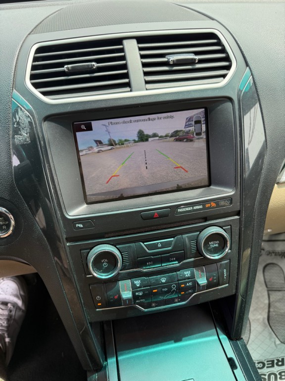 2016 Ford Explorer Image 11