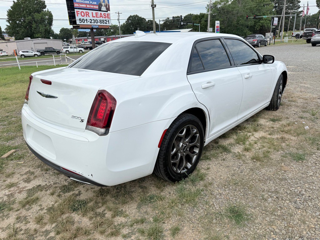 2015 Chrysler 300 Image 4
