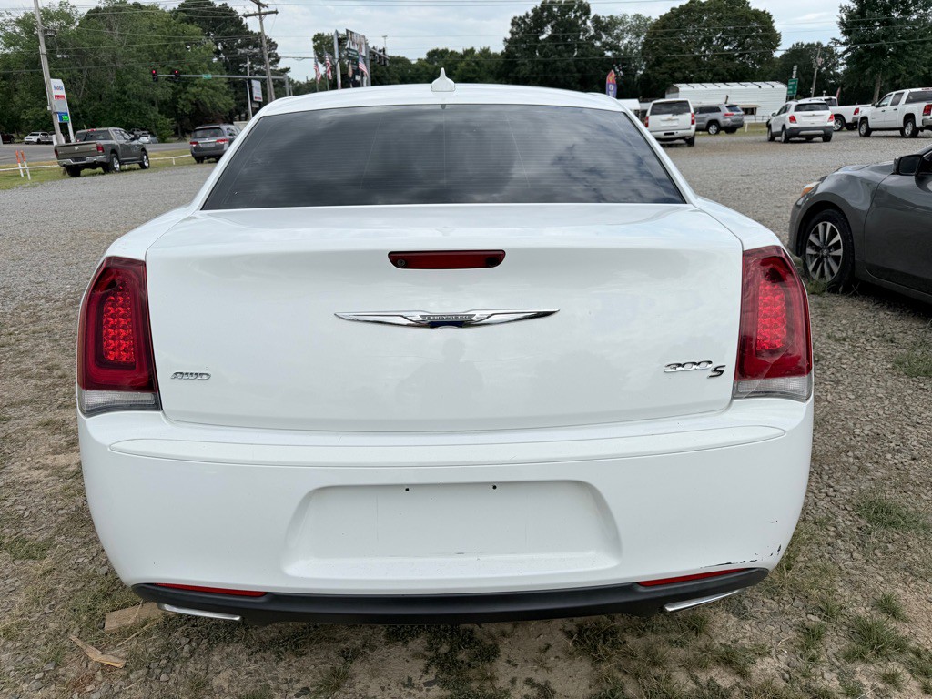 2015 Chrysler 300 Image 5