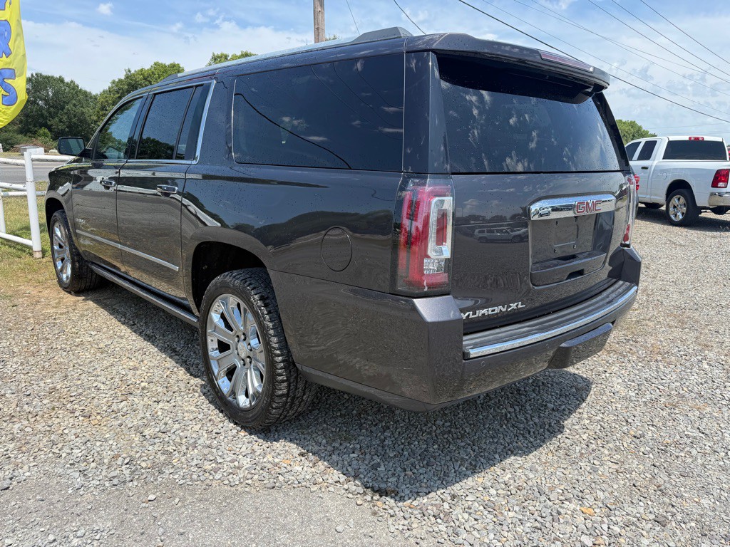 2017 GMC Yukon Image 3