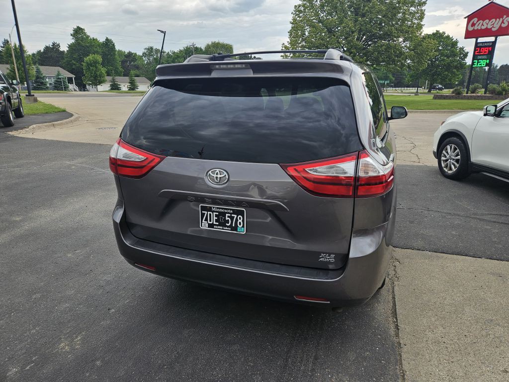 2015 Toyota Sienna Image 4