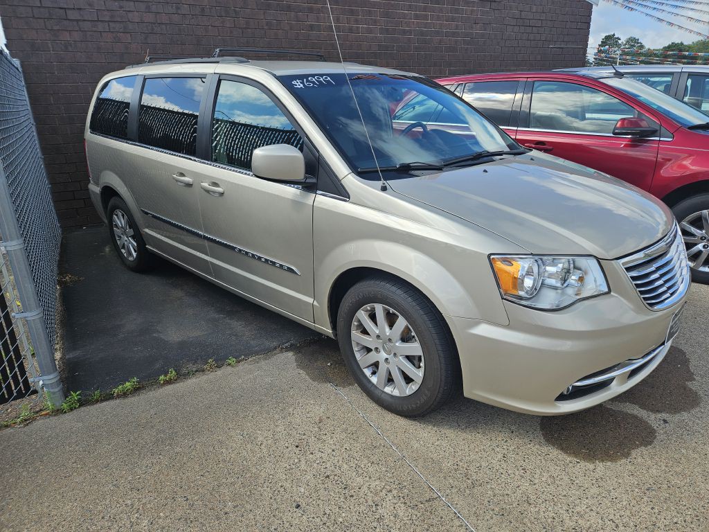 2016 Chrysler Town & Country Image 3