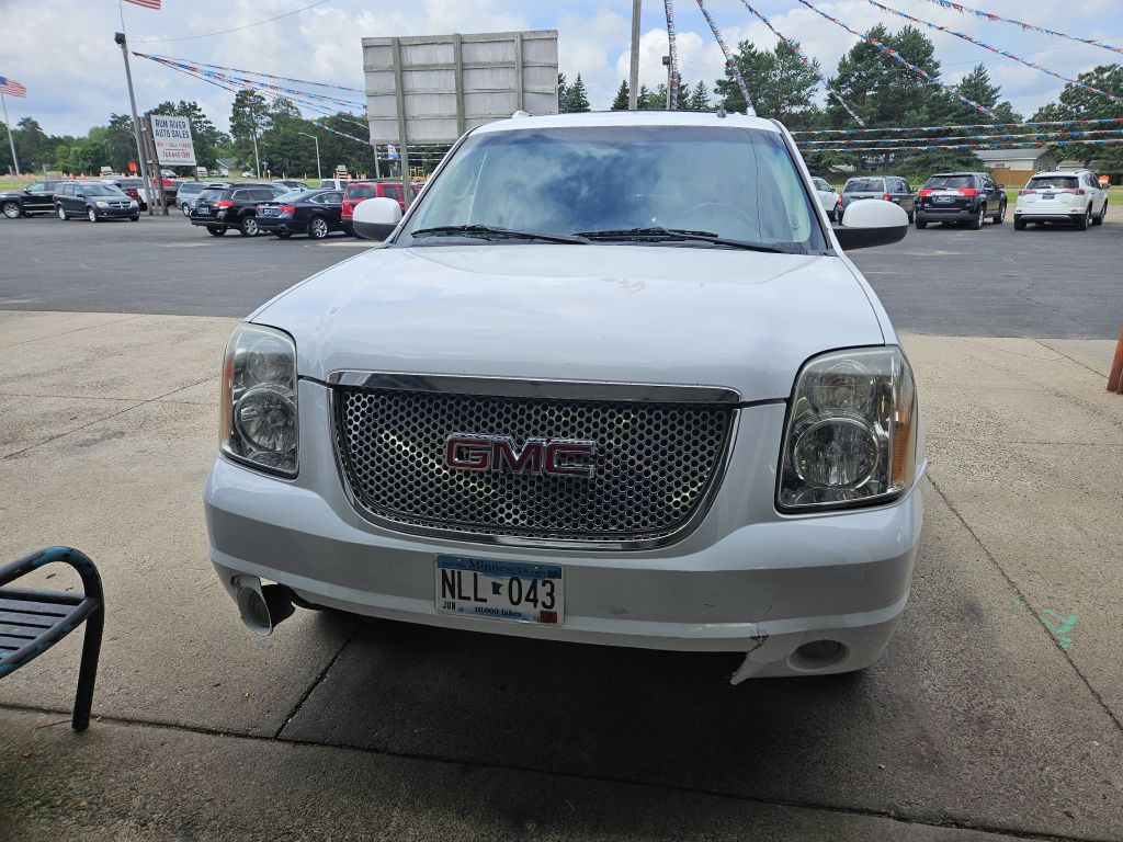 2008 GMC Yukon Image 2